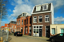 900718 Gezicht op de voorgevels van de huizen 2e Daalsedijk 143a (rechts) -147 te Utrecht.